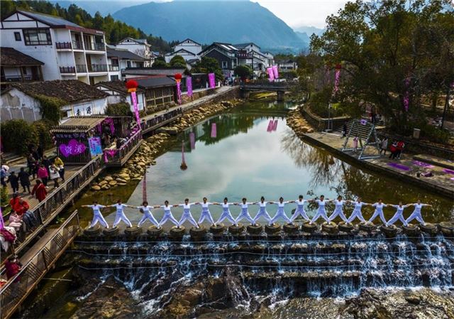 江西资溪：舞动山村