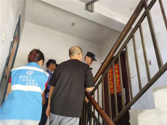  网格员“火眼金睛”识隐患 快速反应化解