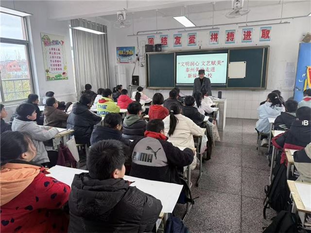 文明润心 文艺赋美！泰州美协走进新垛国画