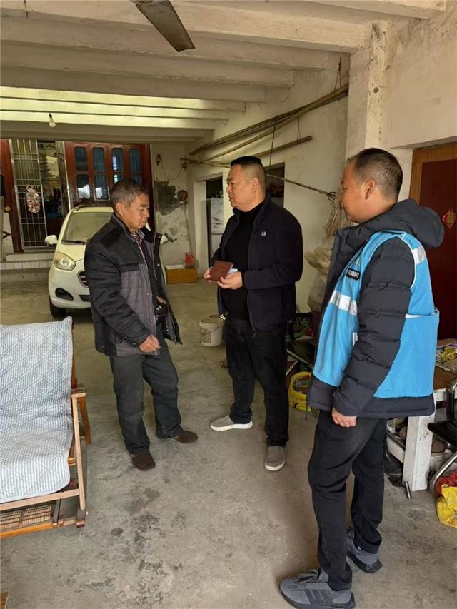 兴化市新垛镇丰乐村：  “五帮行动”暖民