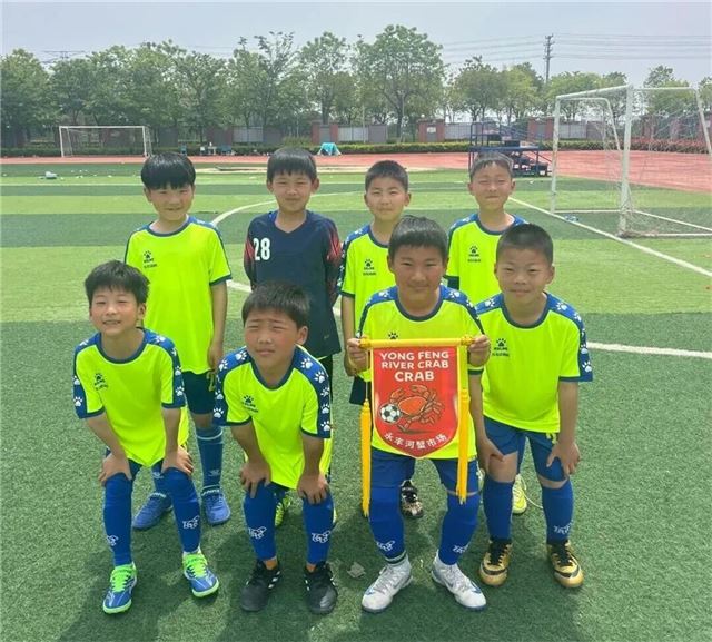 绿茵赛场展英姿·足球小将载誉归