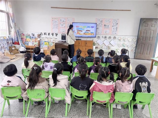 兴化市钓鱼镇中心幼儿园：劳动“童”行 乐享成长
