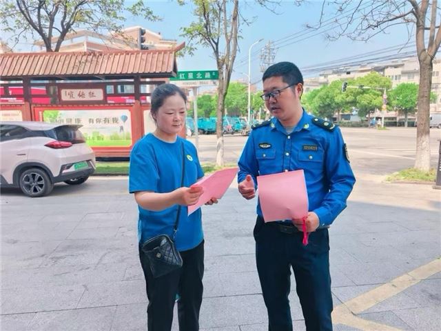 兴化市城管局开展防灾减灾主题宣传活动  