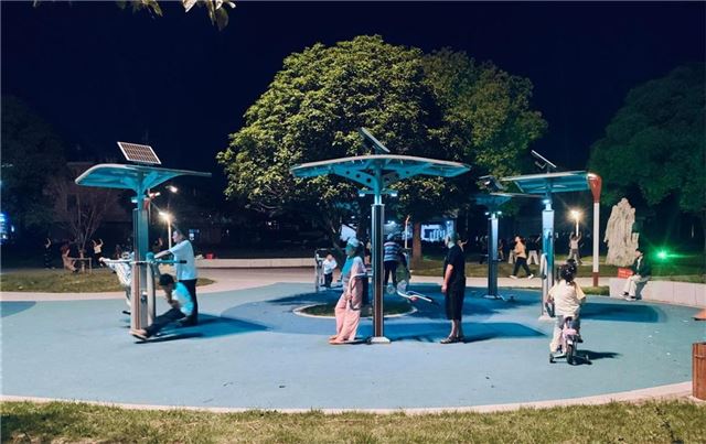 兴化市戴南镇董北村：农民广场变身“夜客厅”