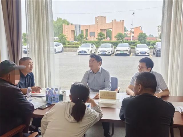  兴化市大常委会主任沙顺喜赴千垛镇开展“主任接待日”暨“双联双解双促”活动