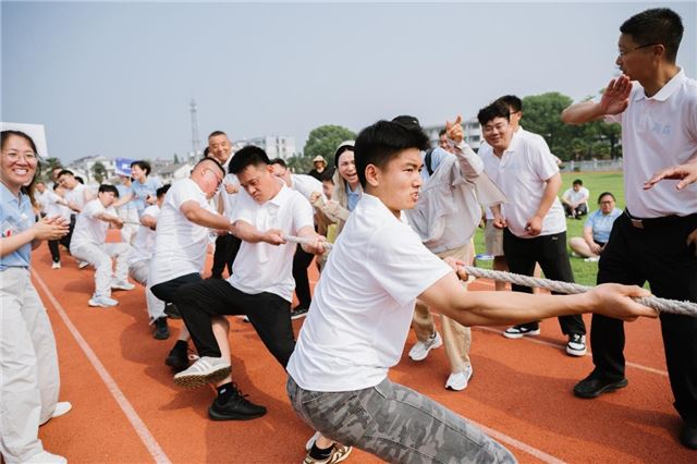 盛夏趣运聚合力，强镇有我显担当！兴化市周庄镇举办2026年夏季职工趣味运动会 
