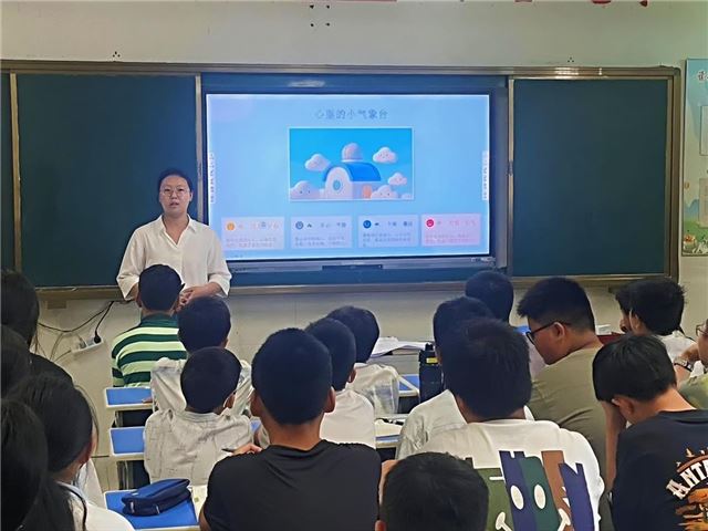 兴化市永丰中心校举办小升初心理健康公益讲座