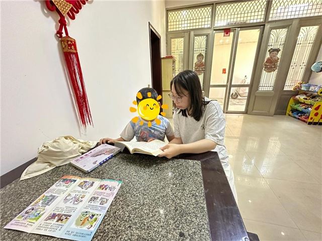 兴化市垛田街道开展“入户伴读，温暖童心”困境儿童关爱活动