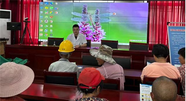  “暖心守护·特殊群体心理关爱行动”走进中堡镇为民服务中心