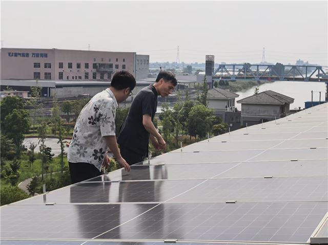 烈日下的“攀登者”——一位老法官的楼顶调解记