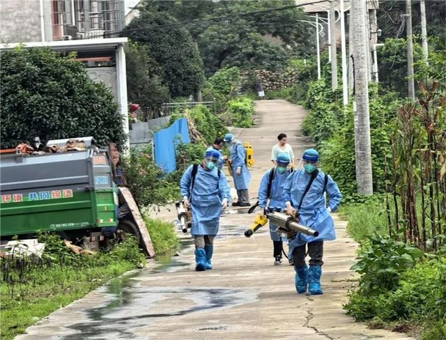 洪水退去，我们挺进   湖北蕲春县疾控中心应急队伍为灾区筑牢防疫“堤坝”