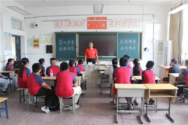 非遗润童心 温情暖桑榆 ——戴南镇茅山学校暑期班走进养老中心