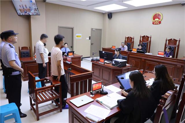警钟长鸣！代表委员旁听涉企职务侵占案件庭审