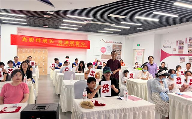 江苏金湖县总工会举办新业态职工子女非遗体验活动  