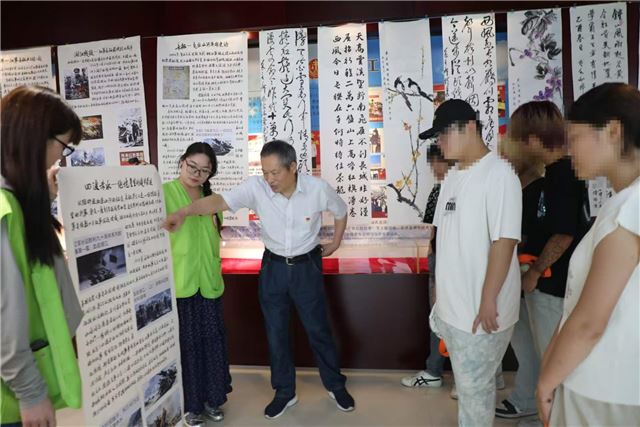 书画 “传” 情——红色课堂为迷途少年点亮前行方向！
